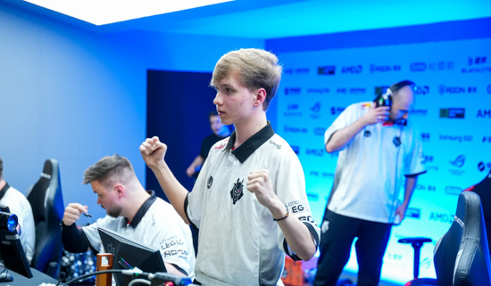 垒手深退至 垒手深退至